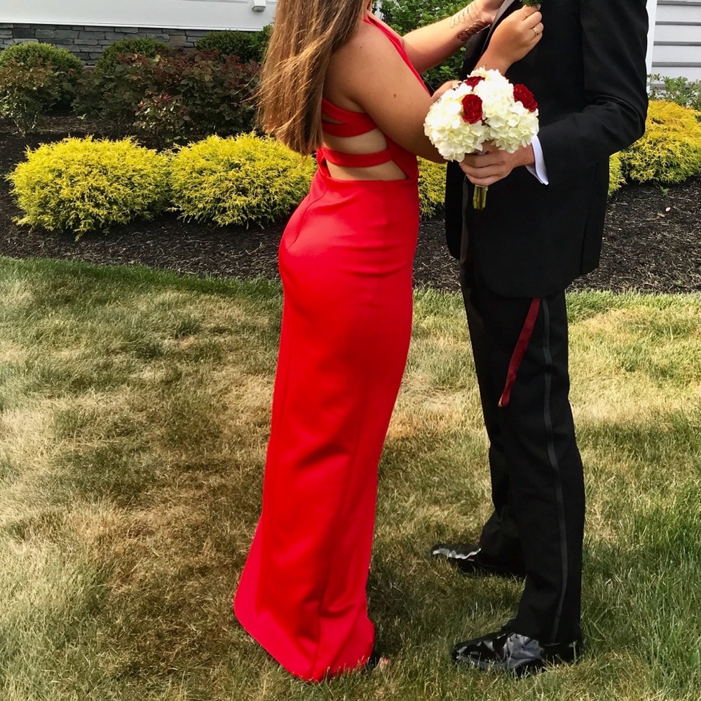 Gown - Picture 9 of 10